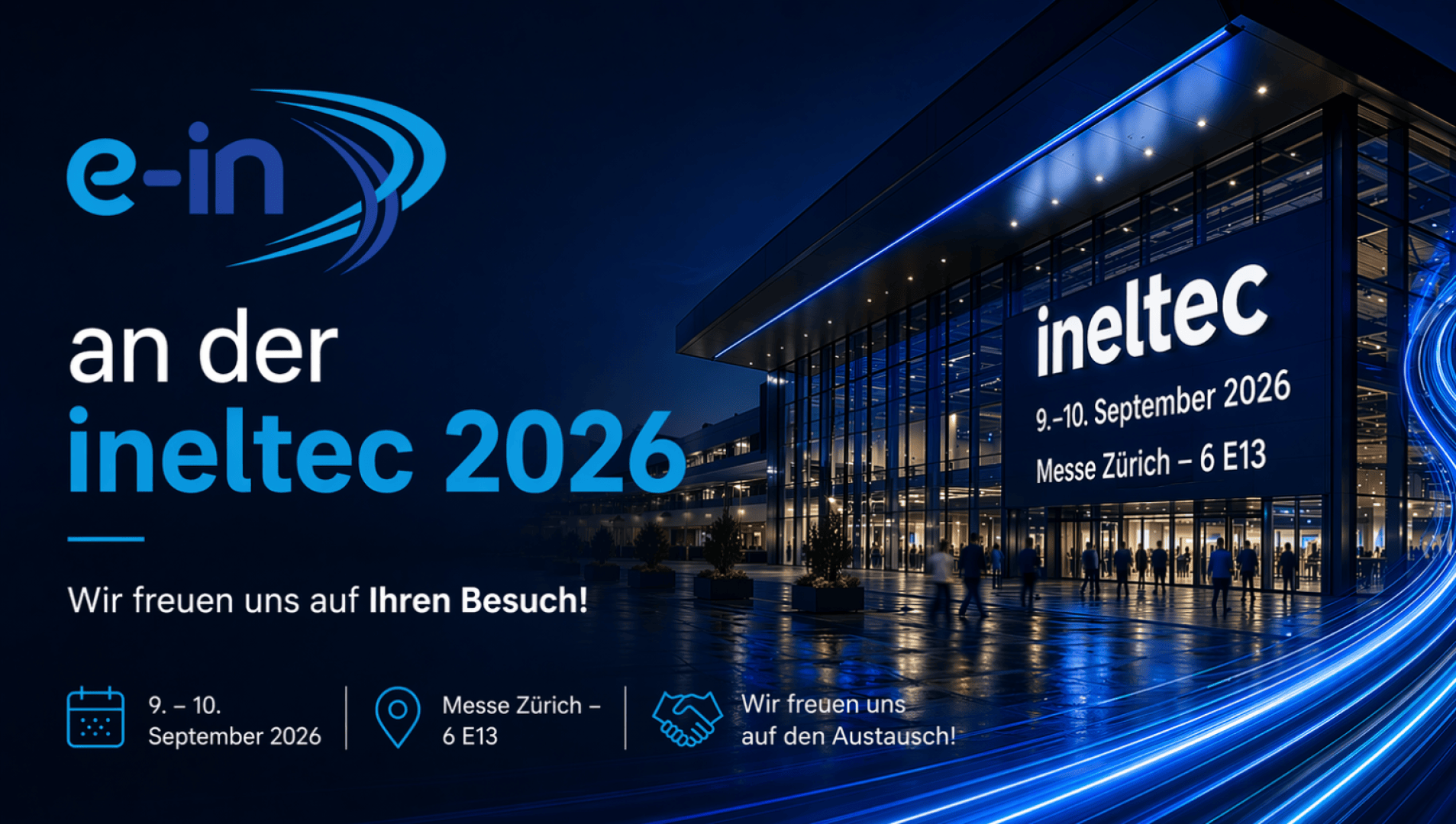 Centre de congrès moderne éclairé la nuit avec l'ineltec 2026 et des indications sur l'événement sur le bâtiment. Texte faisant la promotion du salon de Zurich, du 9 au 10 septembre 2026, et invitant les visiteurs à se rendre au stand E13.