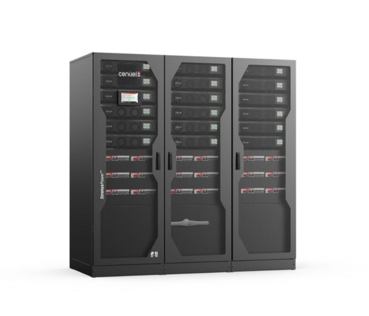 Drei schwarze Server-Racks mit transparenten Türen zeigen zahlreiche elektronische Komponenten und digitale Bedienfelder. Die Server tragen die Aufschrift „Cenulei“ und sind vor einem schlichten weißen Hintergrund zu sehen.