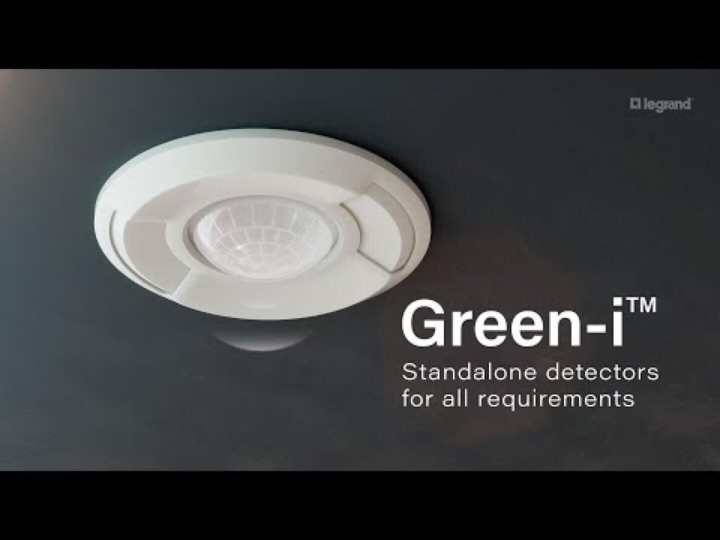 Ein weißer, an der Decke montierter Green-i Standalone-Melder ist auf einem dunklen Hintergrund mit dem Text Green-i™ Standalone-Melder für alle Anforderungen abgebildet. Das Legrand-Logo befindet sich in der oberen rechten Ecke.