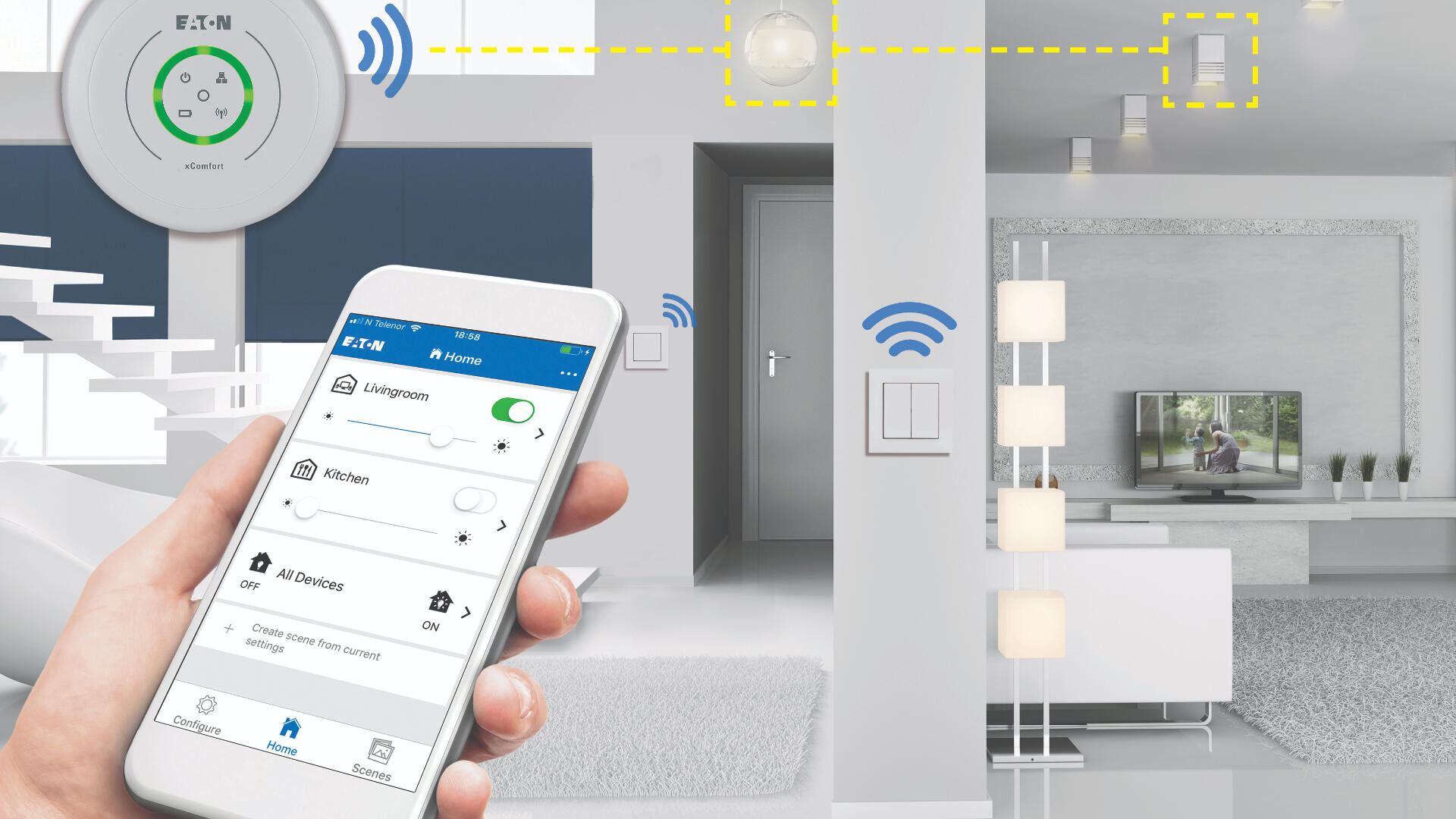 Eine Hand hält ein Smartphone mit einer Smart-Home-App zur Steuerung der Beleuchtung. Das moderne Wohnzimmer verfügt über automatisierte Beleuchtung, Schalter und Geräte, wobei blaue Wi-Fi-Symbole und gelbe Linien die drahtlose Verbindung anzeigen.