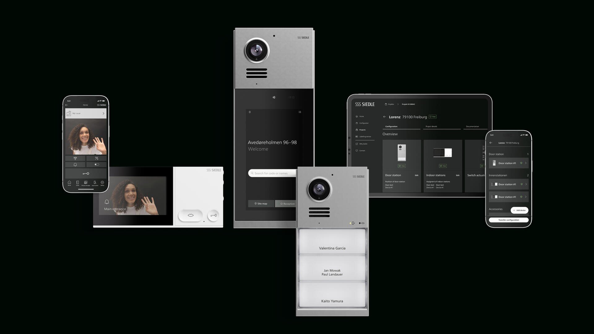 Une gamme d'interphones domestiques intelligents et d'appareils de sécurité, comprenant notamment des interphones vidéo, des téléphones portables, une tablette et un écran mural, qui affichent toutes les interfaces utilisateur nécessaires à la communication et au contrôle d'accès.