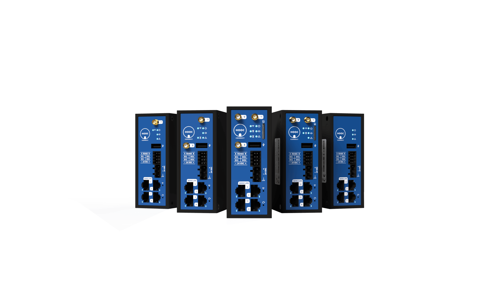 Fünf blaue Netzwerk-Switches für den industriellen Einsatz mit mehreren Ethernet-Anschlüssen und Kontrollleuchten sind in einer Reihe vor einem schlichten weißen Hintergrund angeordnet.