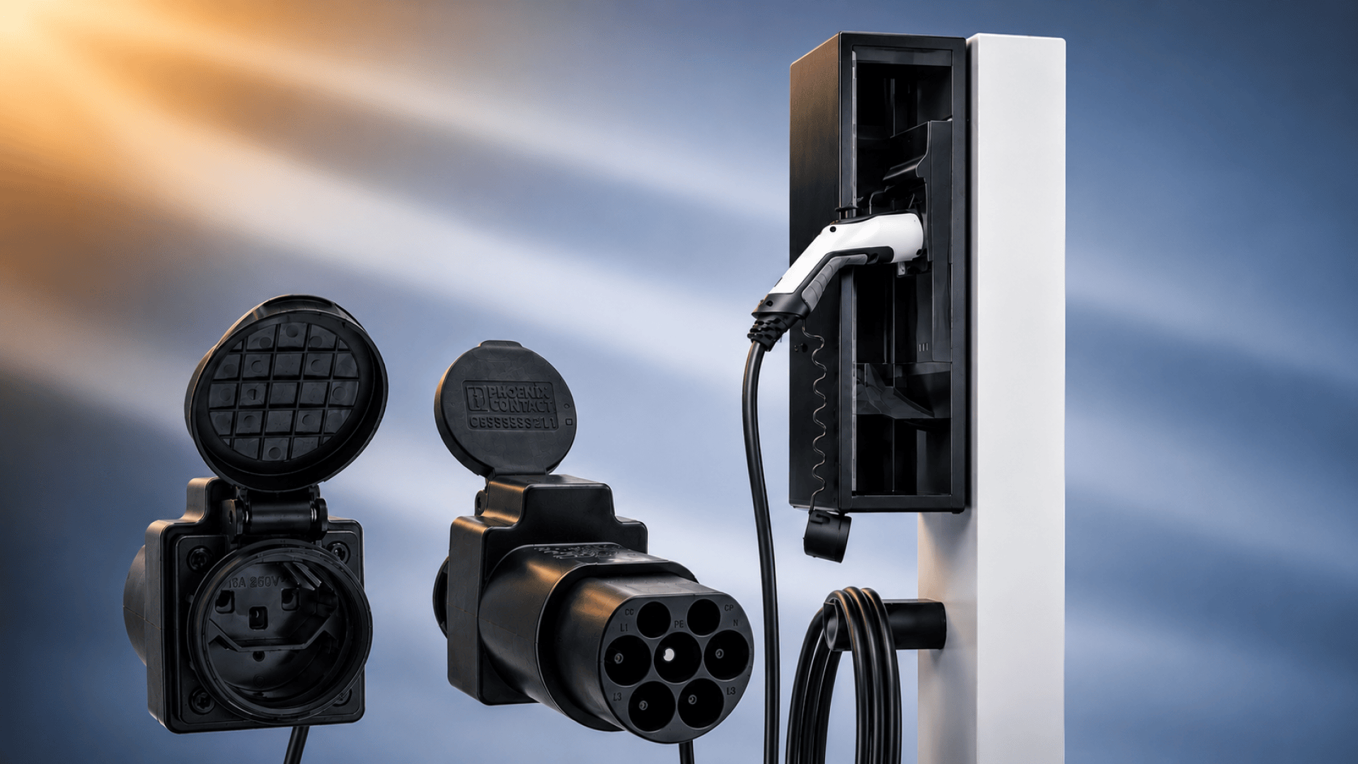 Trois types de prises de recharge pour véhicules électriques et une prise de recharge sont présentés sur un fond de dégradé de couleurs qui met en évidence différents designs de prises et une station de recharge.