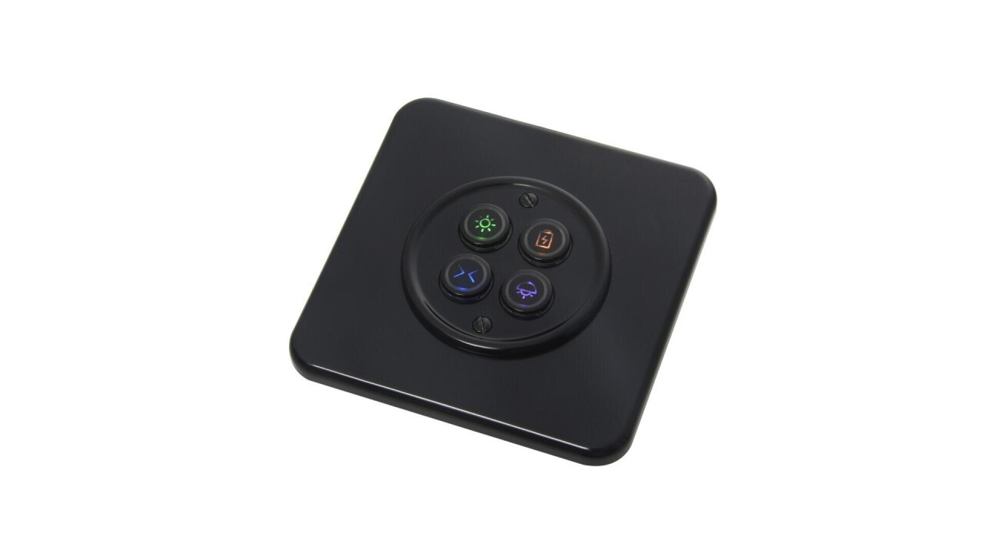 Un panneau de commande carré noir avec quatre boutons ronds et lumineux comportant des icônes pour l'éclairage, l'alimentation, un ventilateur et une autre fonction, le tout sur un fond blanc.