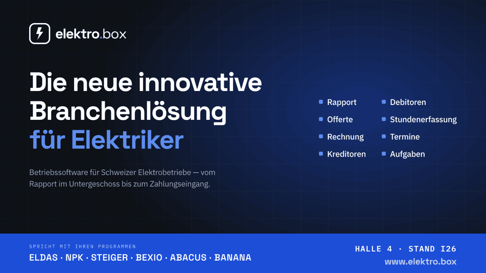 Annonce aux teintes sombres pour « elektro.box », un logiciel d’entreprise suisse destiné aux électriciens. Il propose des fonctionnalités telles que la création de rapports, de factures, de devis et la saisie des heures de travail. Elle comporte du texte en bleu et en blanc, ainsi que des informations sur le stand du salon : hall 4, stand I26, www.elektro.box.