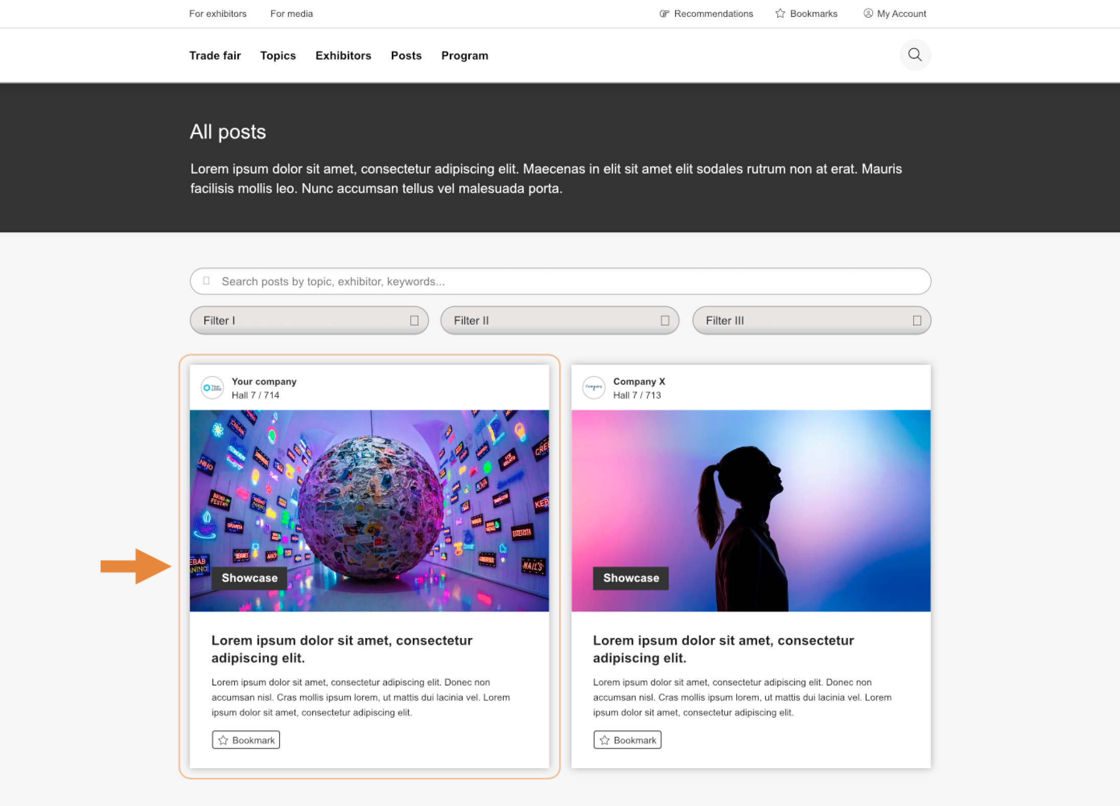 Une page web affiche une liste d'articles, dont un est mis en évidence par une flèche orange. L'article mis en évidence présente un globe entouré d'écrans colorés et d'une étiquette « Vitrine ». Un autre article, accompagné d'une silhouette, apparaît à côté.